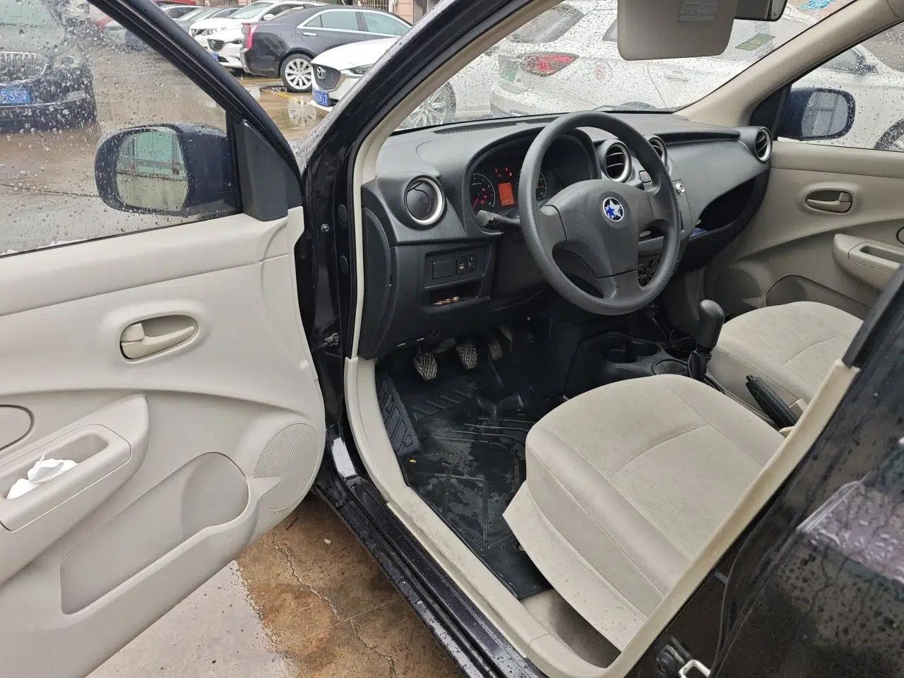 Venucia R30 2014 1.2L Manual Comfort Edition — миниатюра 17