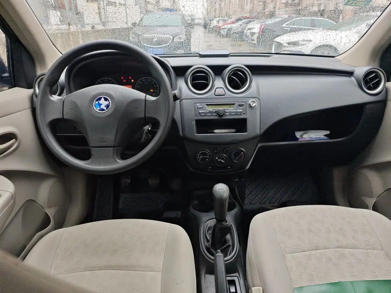 Venucia R30 2014 1.2L Manual Comfort Edition — миниатюра 10