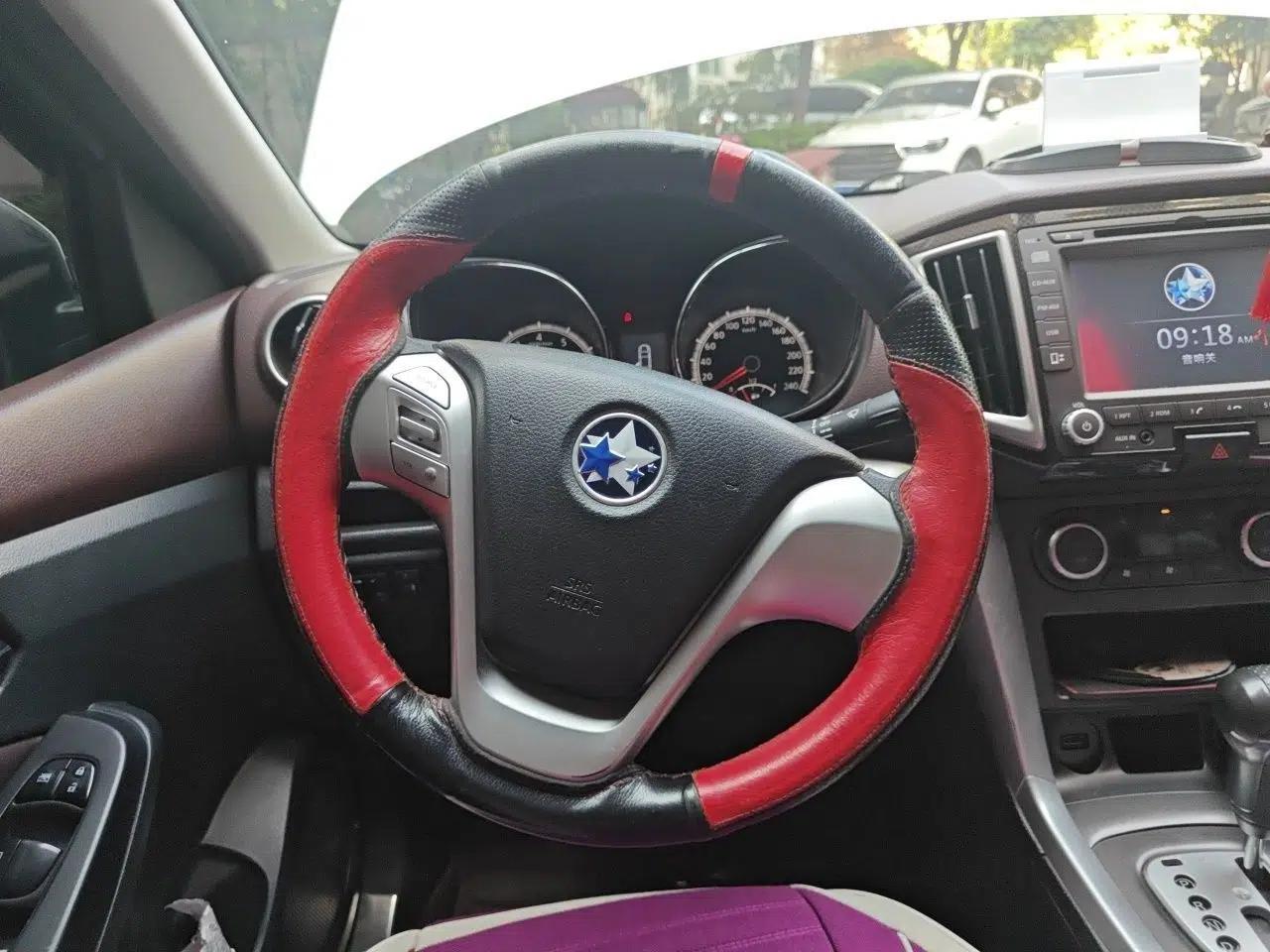 Venucia T70X 2016 2.0L CVT SmartFun Sport Edition — миниатюра 11