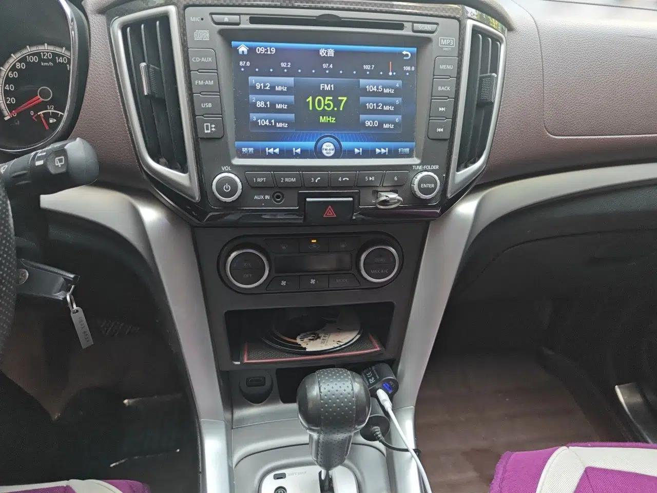 Venucia T70X 2016 2.0L CVT SmartFun Sport Edition — миниатюра 14