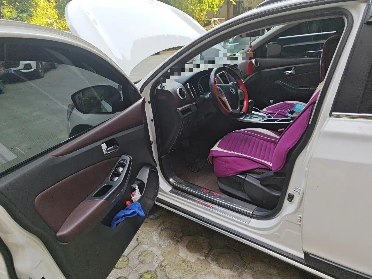 Venucia T70X 2016 2.0L CVT SmartFun Sport Edition — миниатюра 17