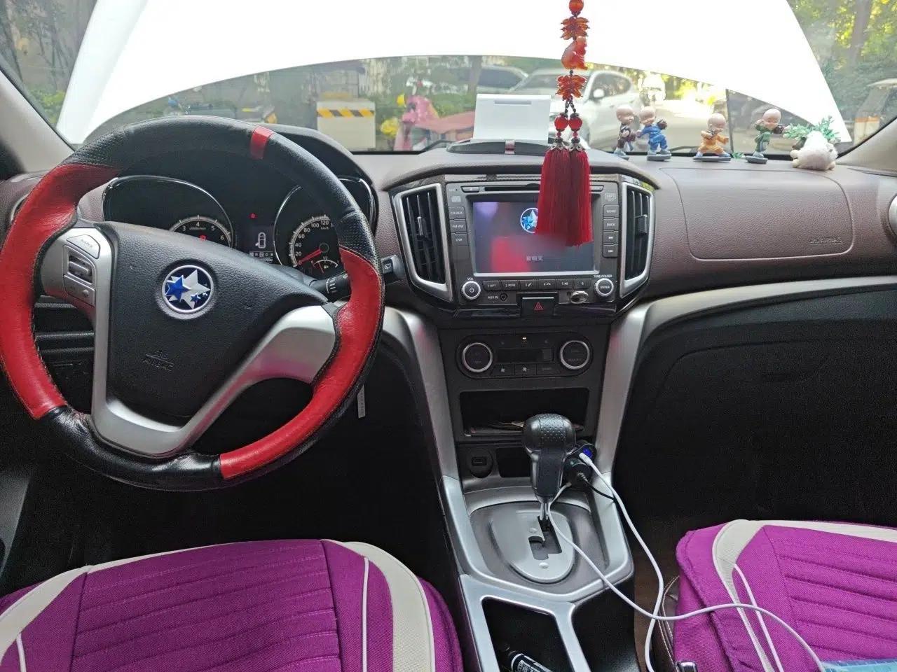 Venucia T70X 2016 2.0L CVT SmartFun Sport Edition — миниатюра 10