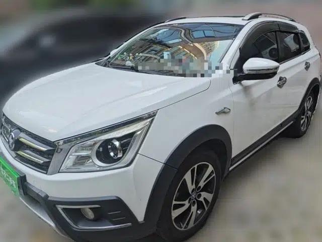 Venucia T70X 2016 2.0L CVT SmartFun Sport Edition
