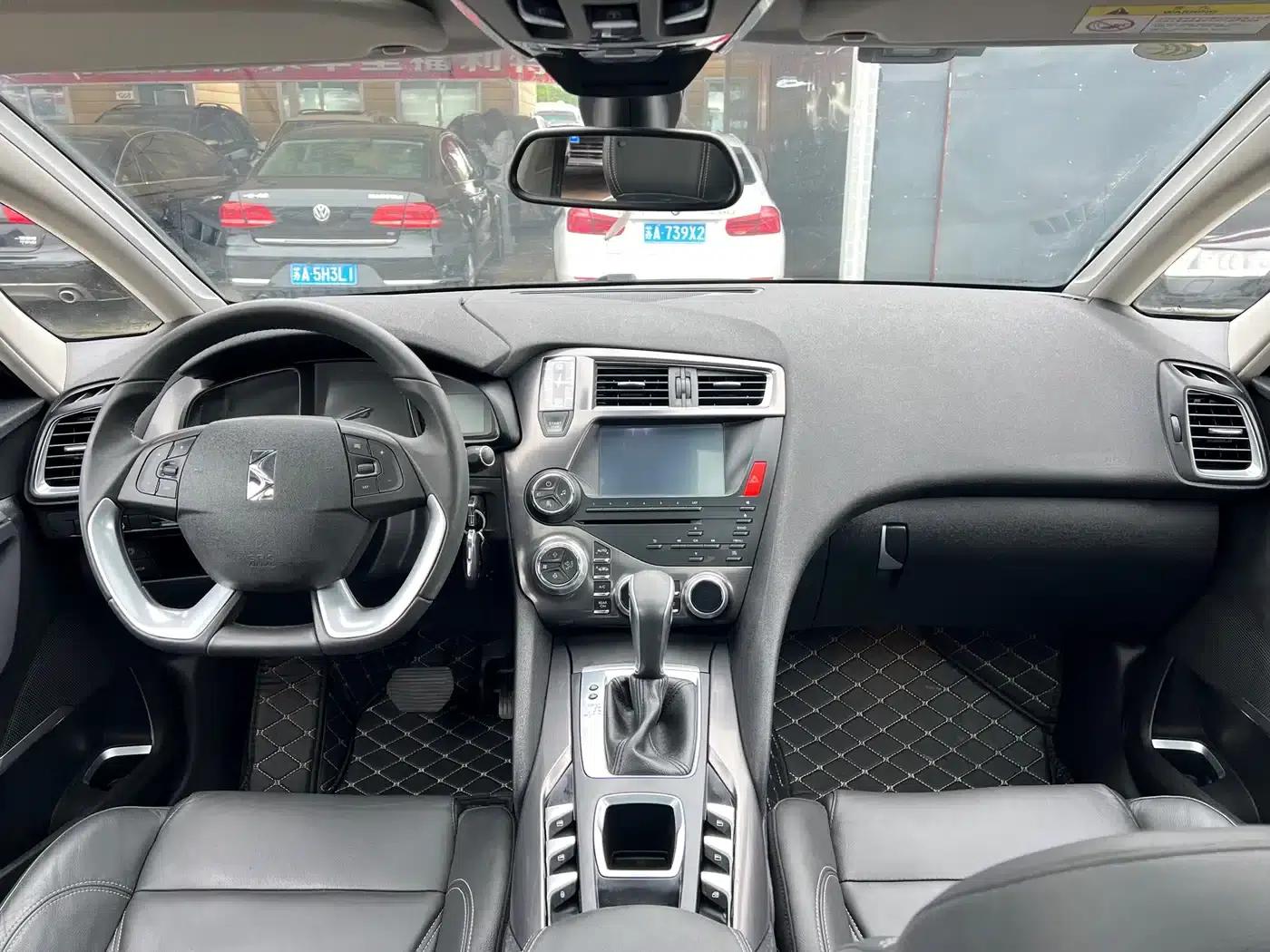 DS 5 2014 1.6T Luxury Edition THP160 — миниатюра 13