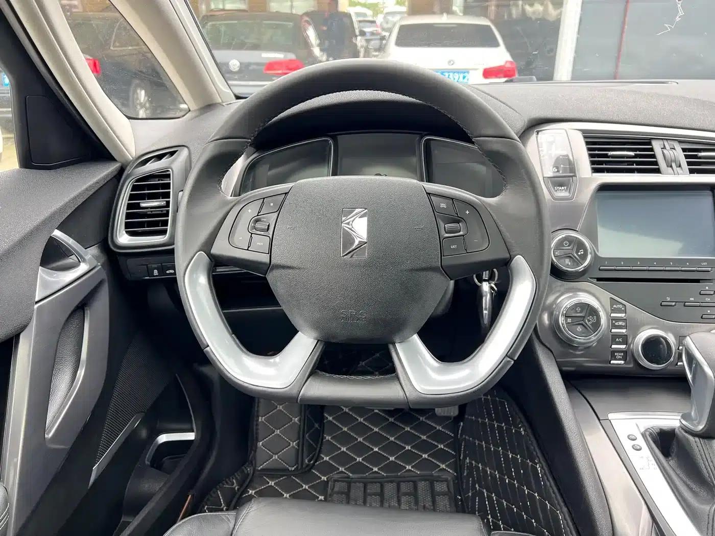 DS 5 2014 1.6T Luxury Edition THP160 — миниатюра 14