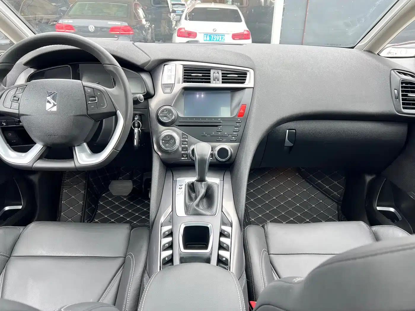 DS 5 2014 1.6T Luxury Edition THP160 — миниатюра 15