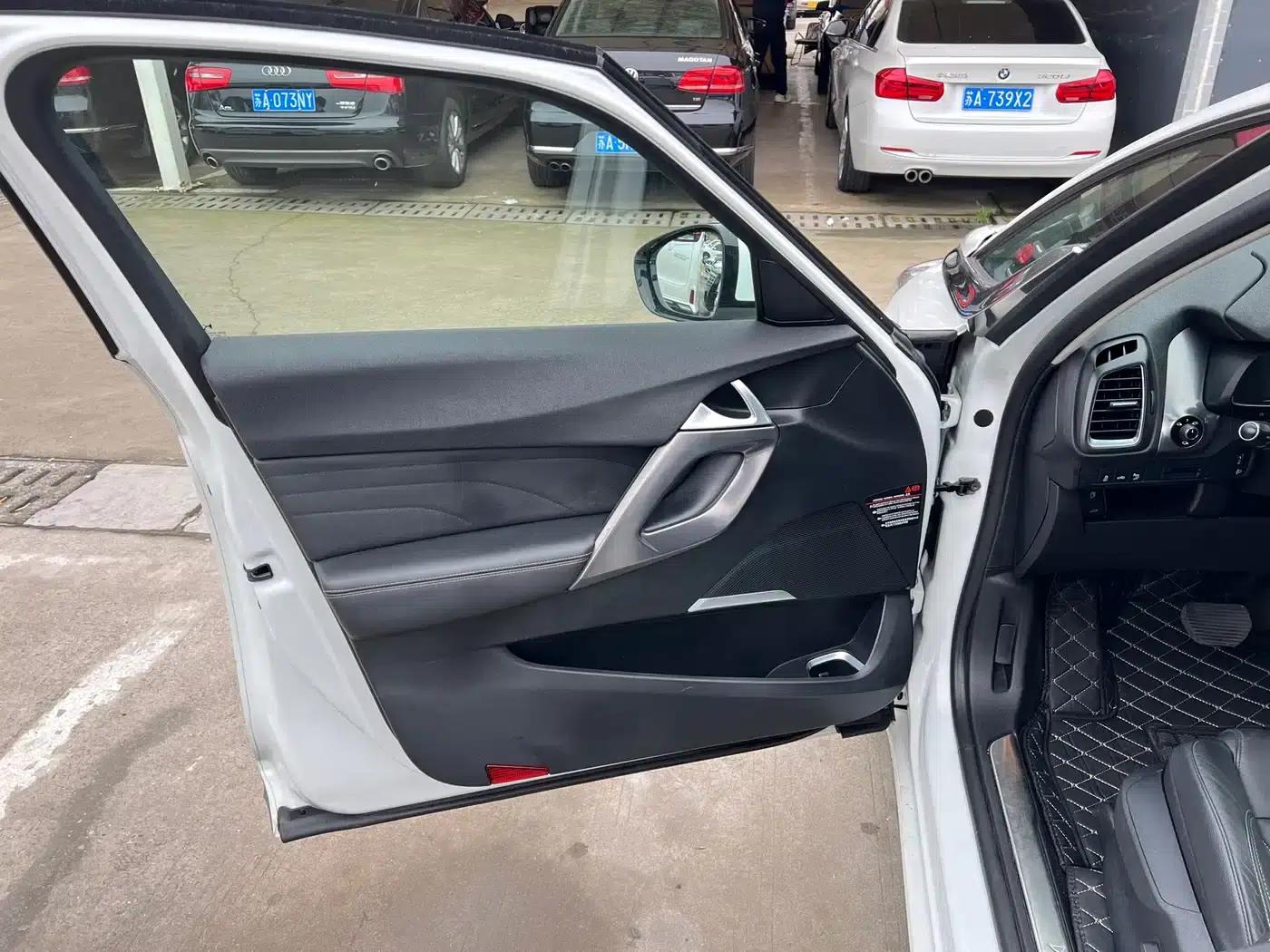 DS 5 2014 1.6T Luxury Edition THP160 — миниатюра 6