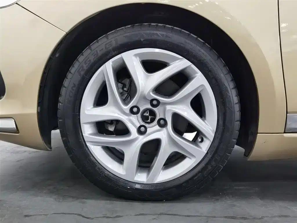 DS 5 2015 1.6T Elegant Edition THP160 — миниатюра 17