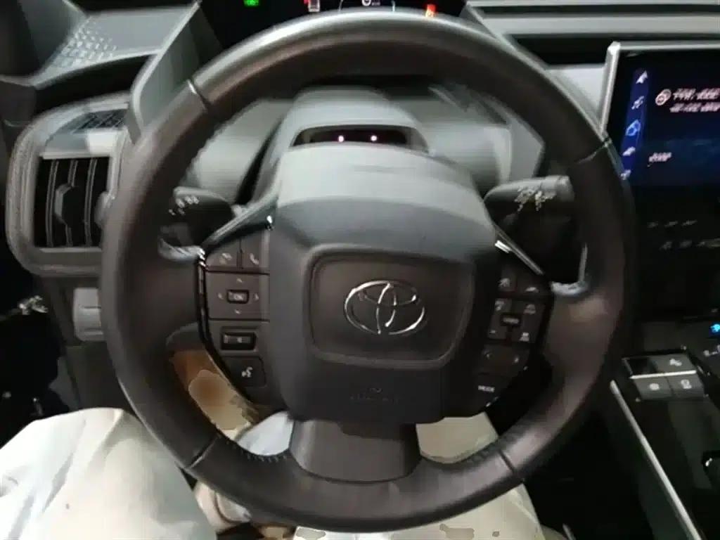 FAW Toyota bZ4X 2022 All-Wheel Drive High-Performance PRO Edition — миниатюра 11