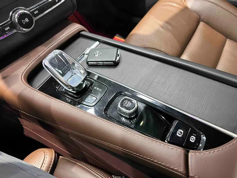 Volvo XC90 New Energy 2022 E-Drive Hybrid T8 Luxury Flagship 7-Seater — миниатюра 11