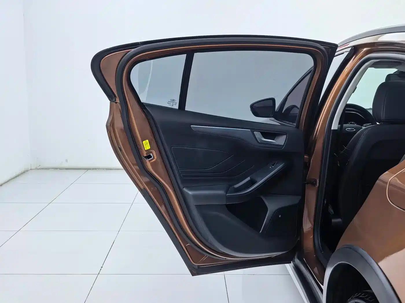 Ford Focus Active 2020 EcoBoost 180 Automatic Trend Edition — миниатюра 24