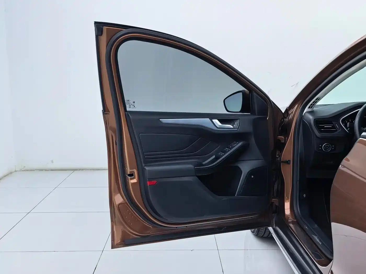 Ford Focus Active 2020 EcoBoost 180 Automatic Trend Edition — миниатюра 25