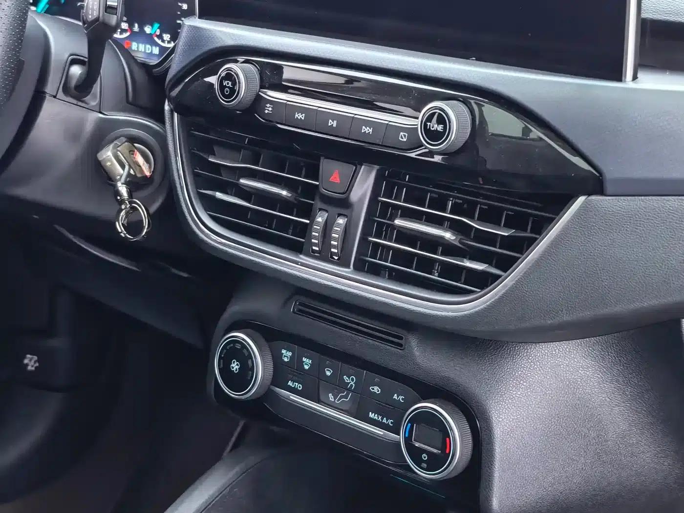 Ford Focus Active 2020 EcoBoost 180 Automatic Trend Edition — миниатюра 6