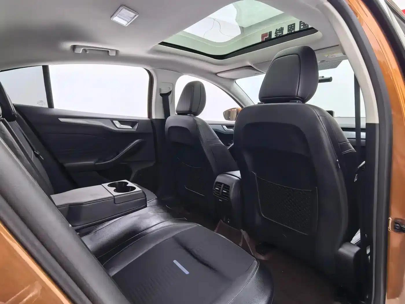 Ford Focus Active 2020 EcoBoost 180 Automatic Trend Edition — миниатюра 9