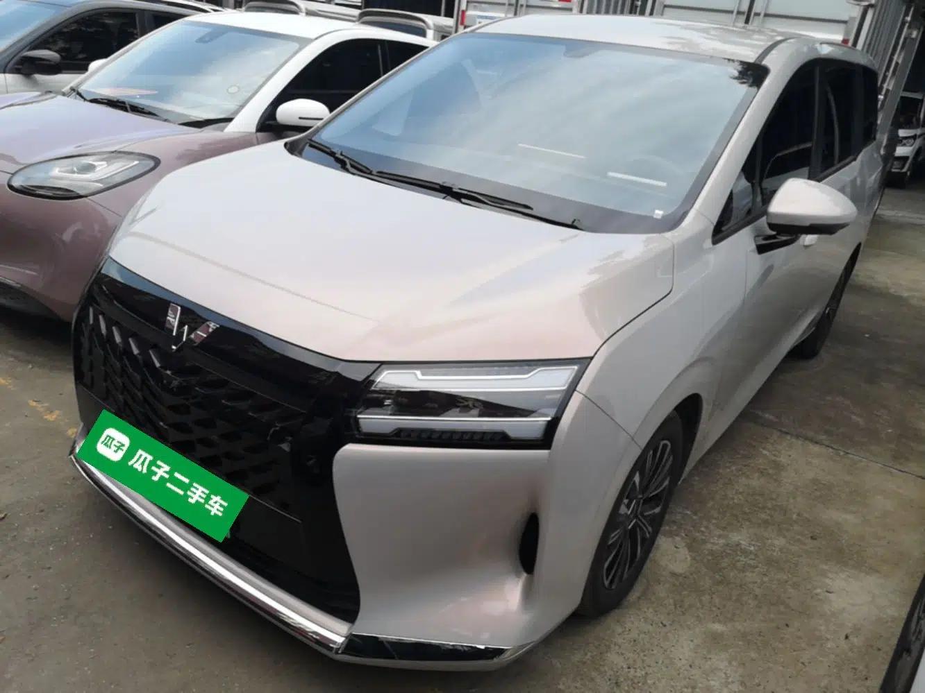 Wuling Starlight 730 2025 Model Plug-in Hybrid 125km Luxury Edition — миниатюра 1