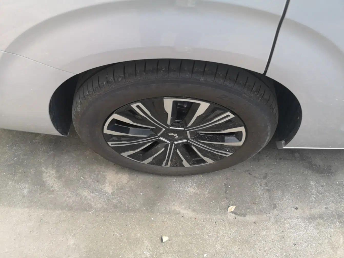 Wuling Starlight 730 2025 Model Plug-in Hybrid 125km Luxury Edition — миниатюра 10