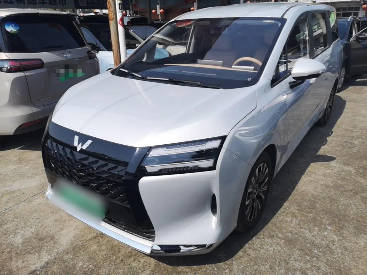 Wuling Starlight 730 2025 Model Plug-in Hybrid 125km Luxury Edition — миниатюра 1