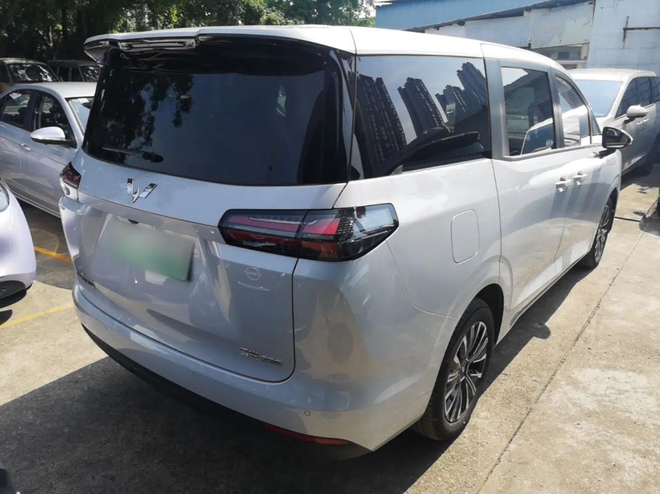 Wuling Starlight 730 2025 Model Plug-in Hybrid 125km Luxury Edition — миниатюра 6