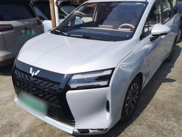 Wuling Starlight 730 2025 Model Plug-in Hybrid 125km Luxury Edition