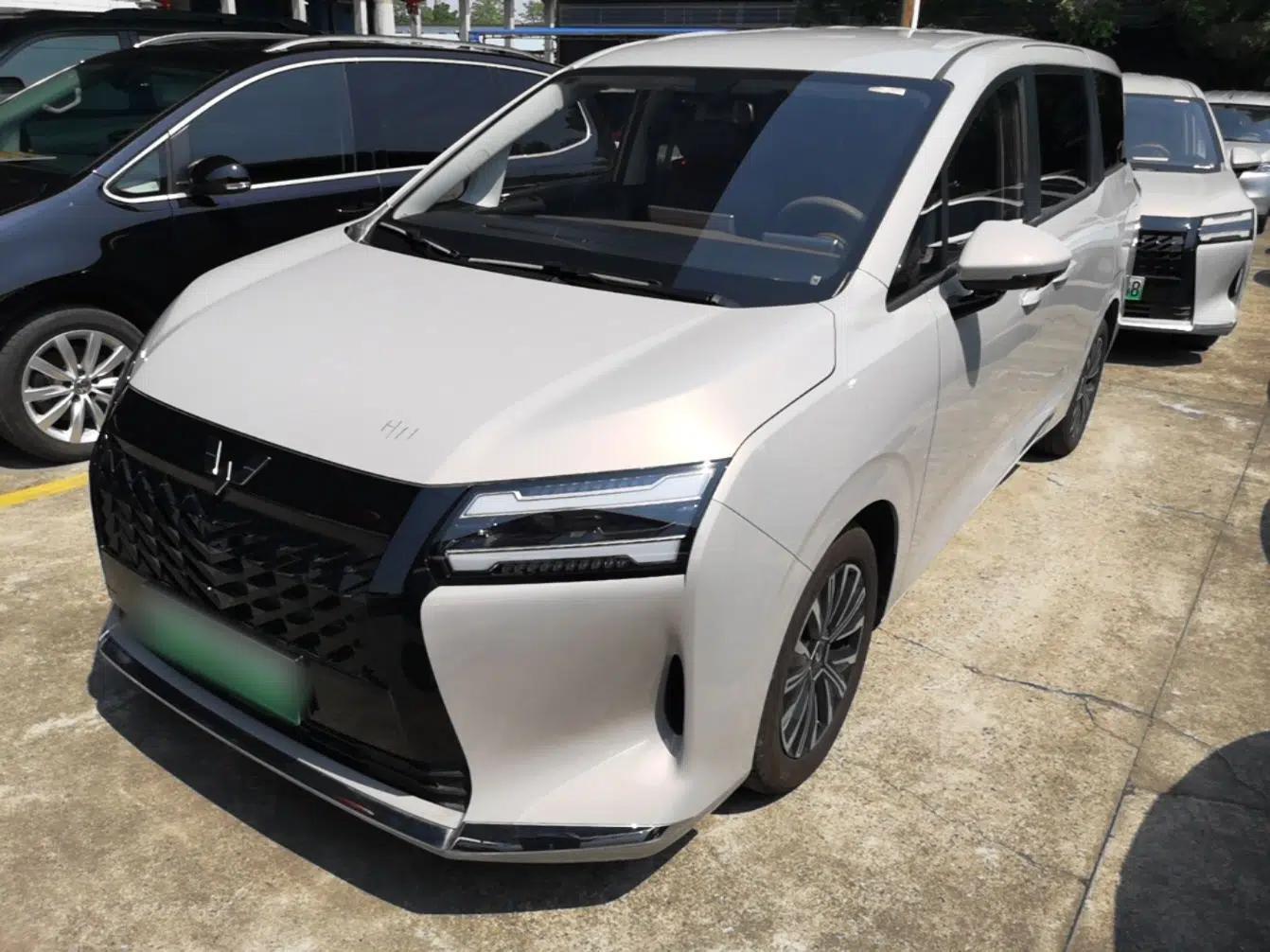 Wuling Starlight 730 2025 Model Plug-in Hybrid 125km Luxury Edition — миниатюра 1