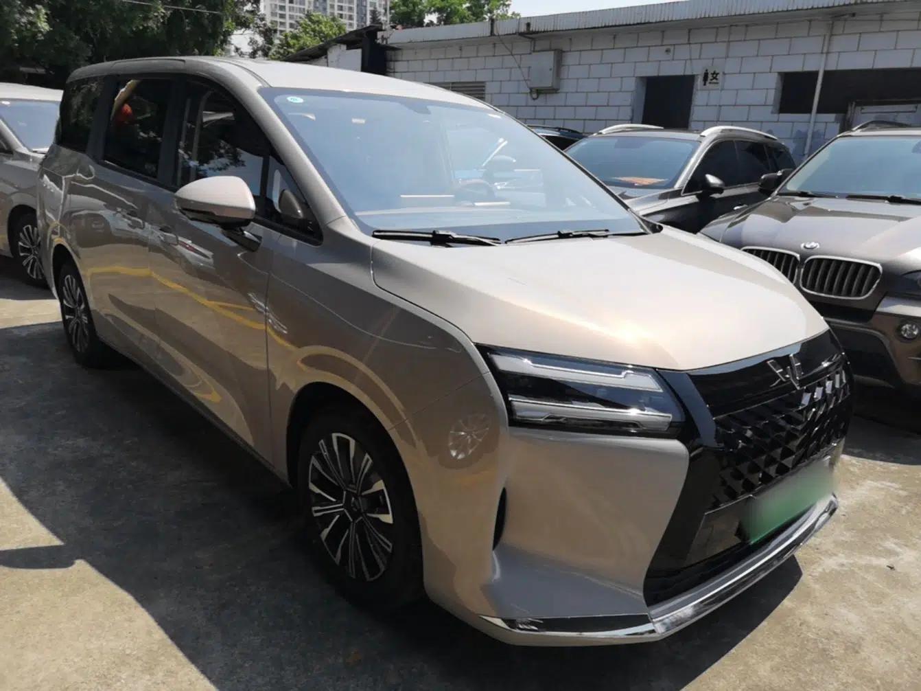 Wuling Starlight 730 2025 Model Plug-in Hybrid 125km Luxury Edition — миниатюра 3