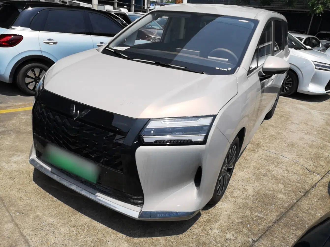 Wuling Starlight 730 2025 Model Plug-in Hybrid 125km Luxury Edition — миниатюра 1