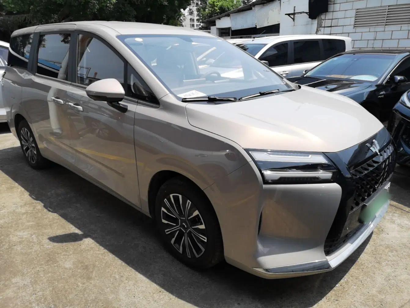 Wuling Starlight 730 2025 Model Plug-in Hybrid 125km Luxury Edition — миниатюра 3