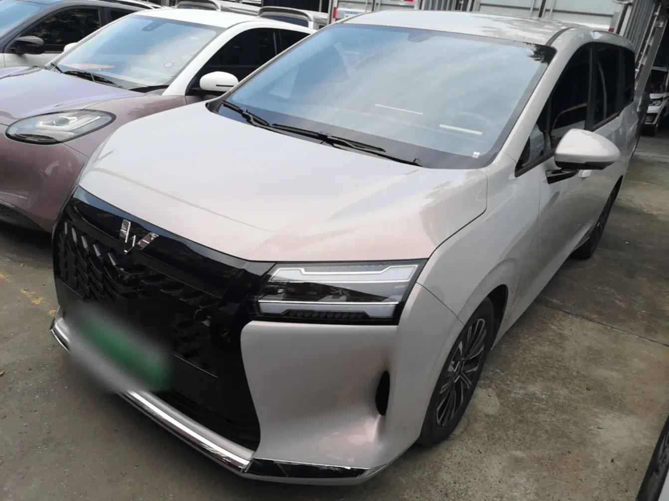 Wuling Starlight 730 2025 Model Plug-in Hybrid 125km Luxury Edition — миниатюра 1