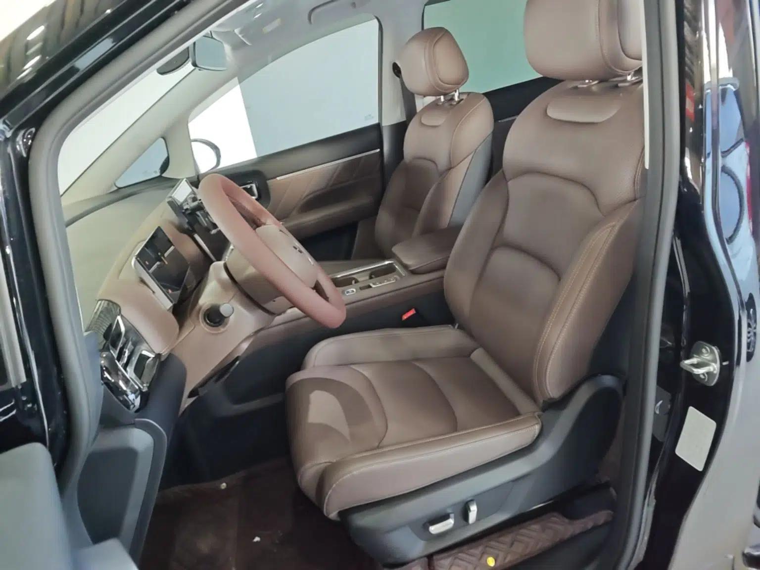 Wuling 730 2025 Model 1.5T CVT Elite Edition — миниатюра 18