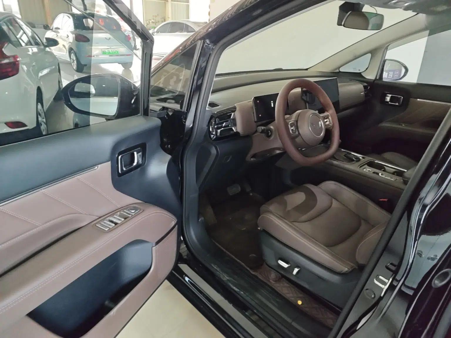 Wuling 730 2025 Model 1.5T CVT Elite Edition — миниатюра 19