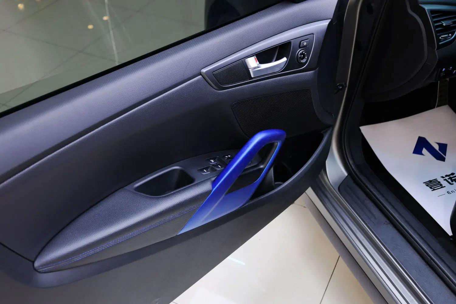 Hyundai Veloster 2015 1.6T Automatic Luxury Edition — миниатюра 25
