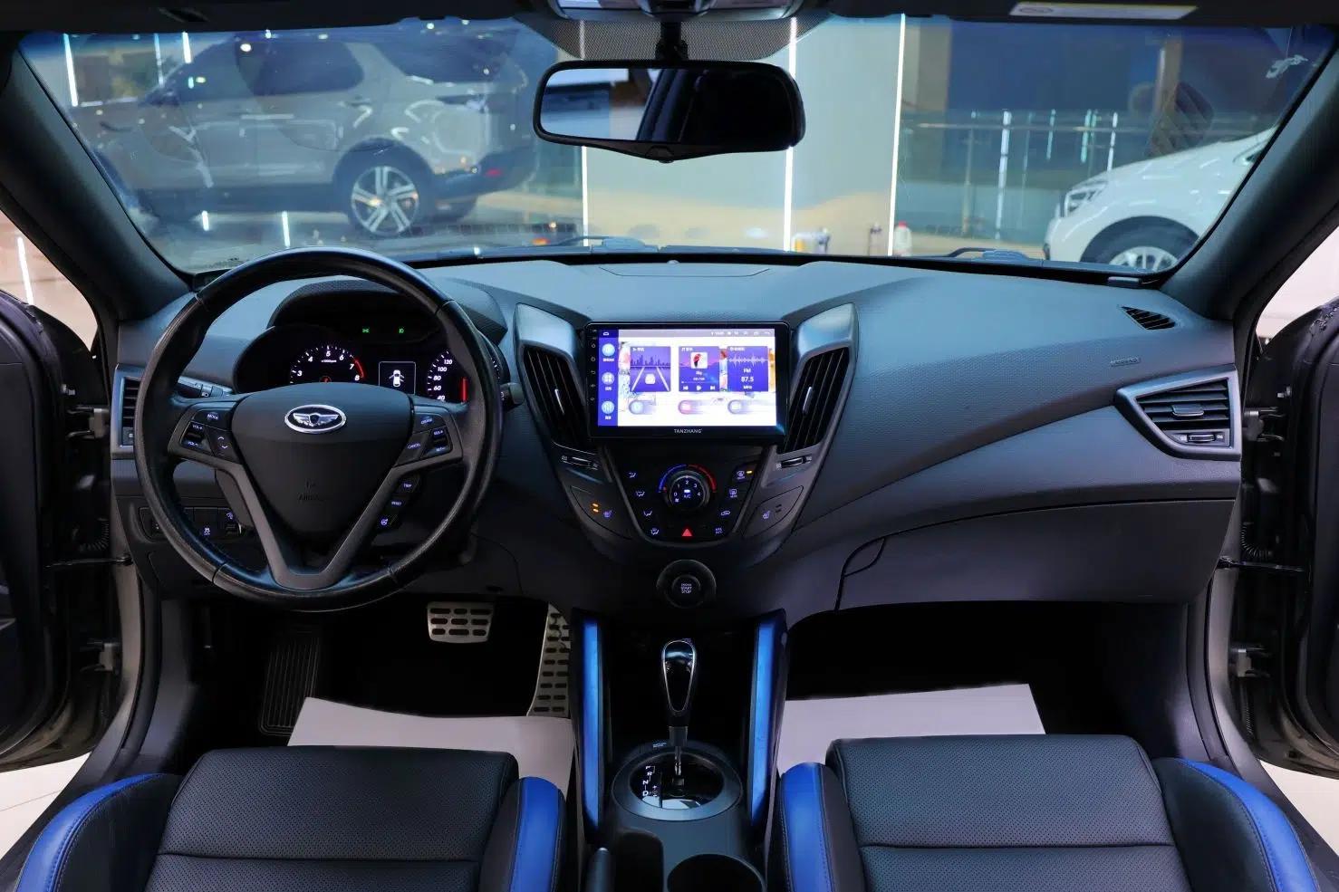 Hyundai Veloster 2015 1.6T Automatic Luxury Edition — миниатюра 26