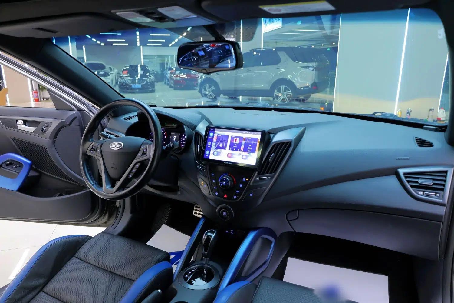 Hyundai Veloster 2015 1.6T Automatic Luxury Edition — миниатюра 27