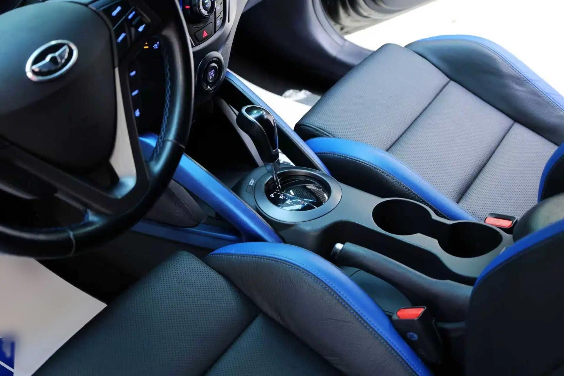 Hyundai Veloster 2015 1.6T Automatic Luxury Edition — миниатюра 28