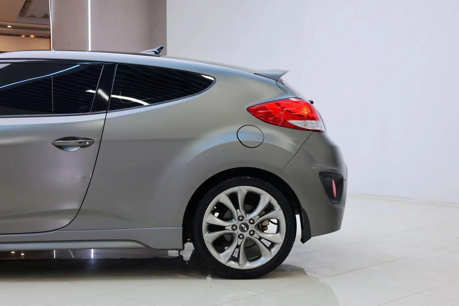 Hyundai Veloster 2015 1.6T Automatic Luxury Edition — миниатюра 4