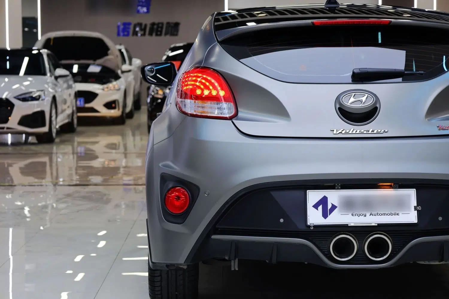Hyundai Veloster 2015 1.6T Automatic Luxury Edition — миниатюра 8