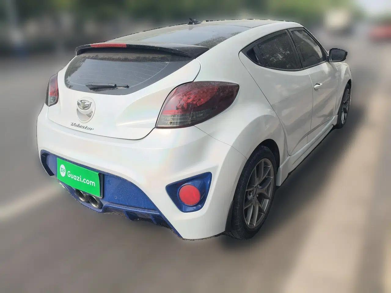Hyundai Veloster 2012 1.6T Automatic Luxury Edition — миниатюра 6
