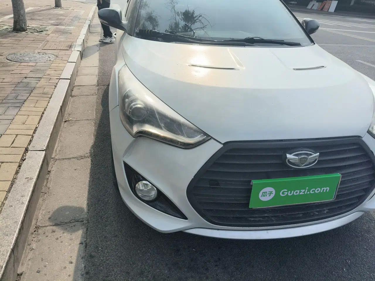 Hyundai Veloster 2012 1.6T Automatic Luxury Edition — миниатюра 7