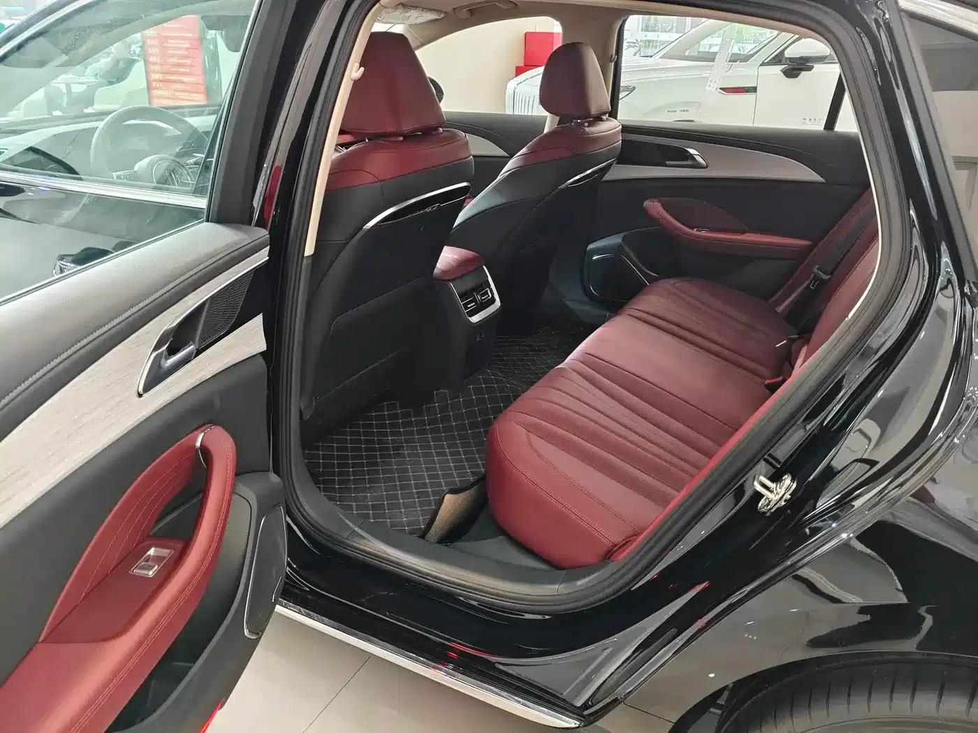 Hongqi H5 PHEV 2025 130 Super Hybrid Edition — миниатюра 2
