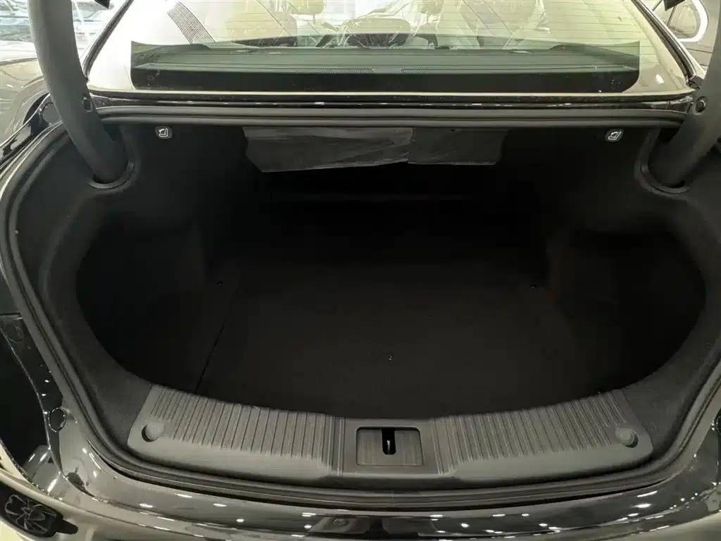 Hongqi H5 PHEV 2025 130 Super Hybrid Edition — миниатюра 15