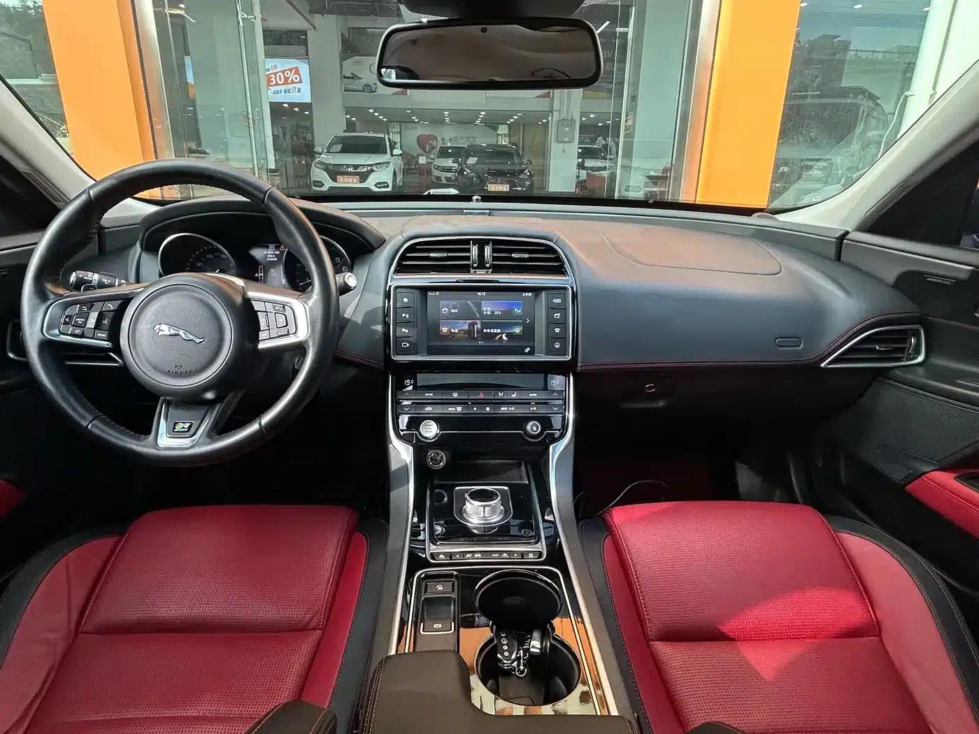 Jaguar XE 2015 2.0T 240PS R-Sport — миниатюра 14