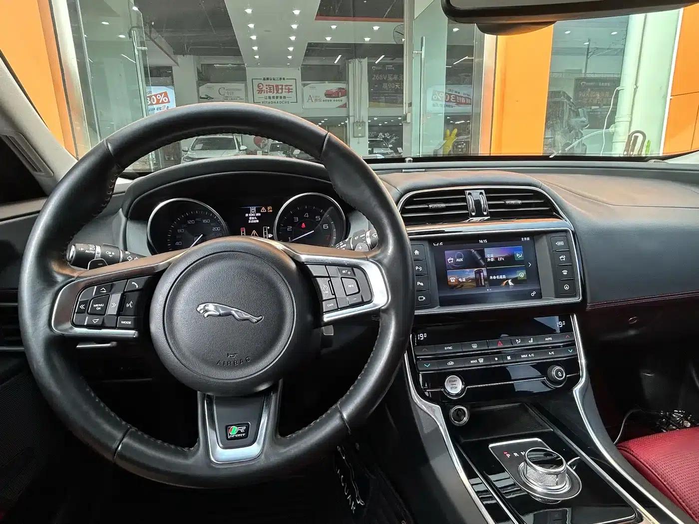 Jaguar XE 2015 2.0T 240PS R-Sport — миниатюра 20