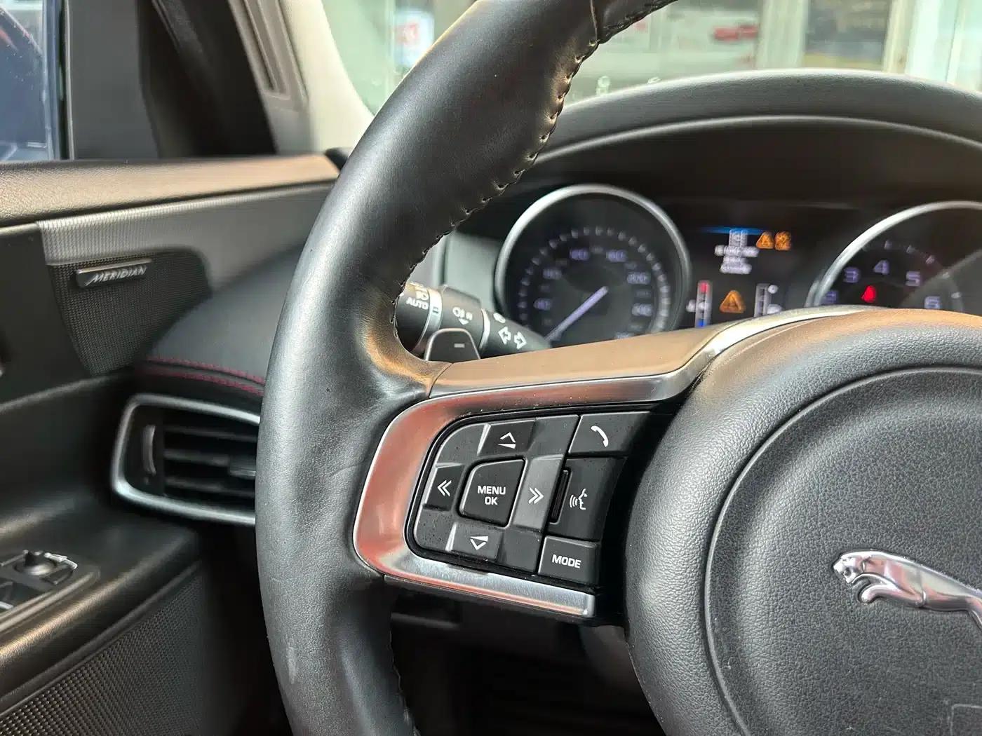 Jaguar XE 2015 2.0T 240PS R-Sport — миниатюра 22
