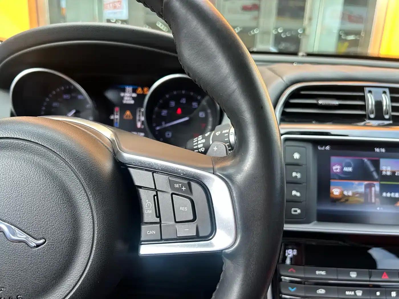 Jaguar XE 2015 2.0T 240PS R-Sport — миниатюра 23