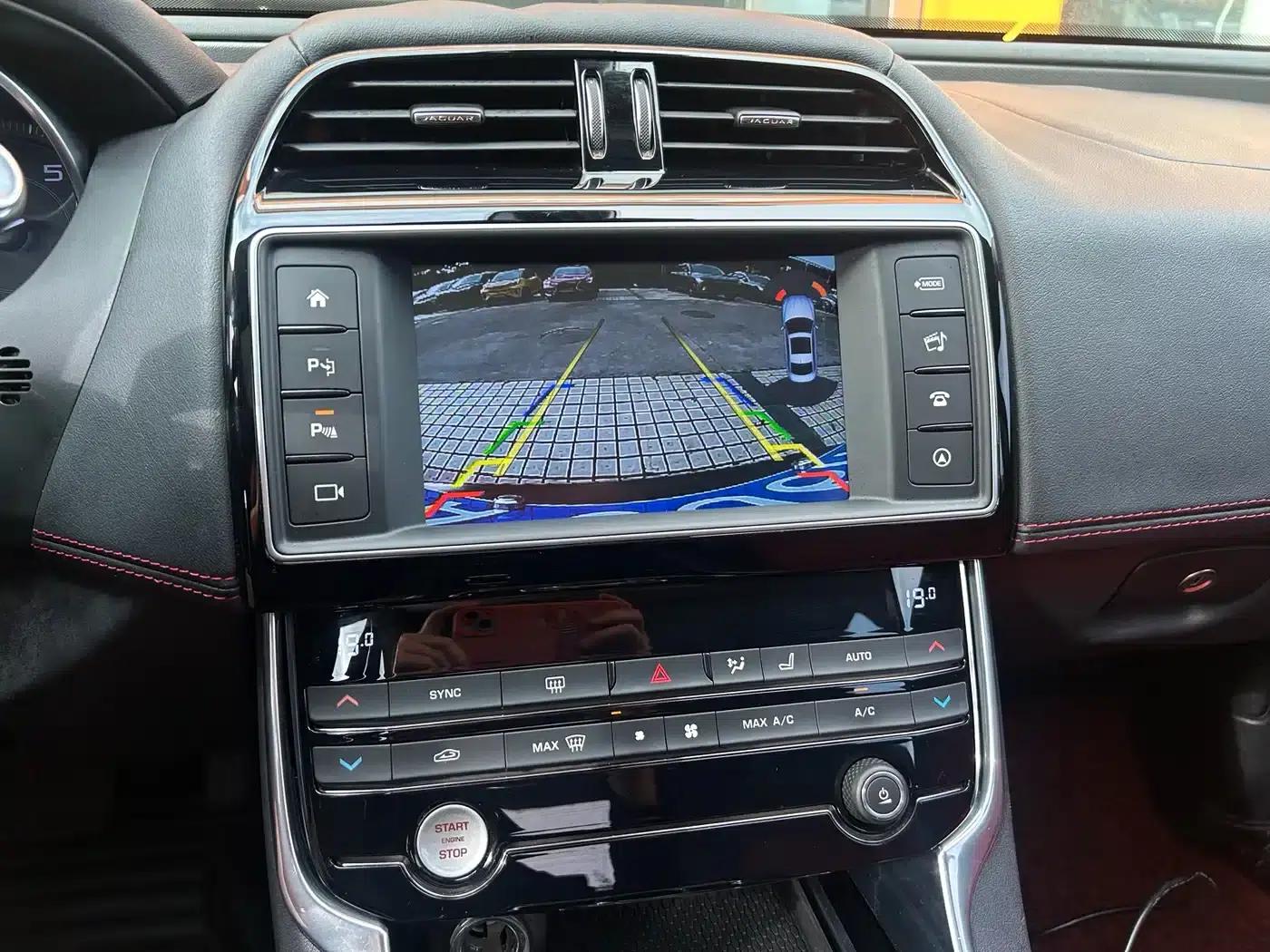 Jaguar XE 2015 2.0T 240PS R-Sport — миниатюра 25