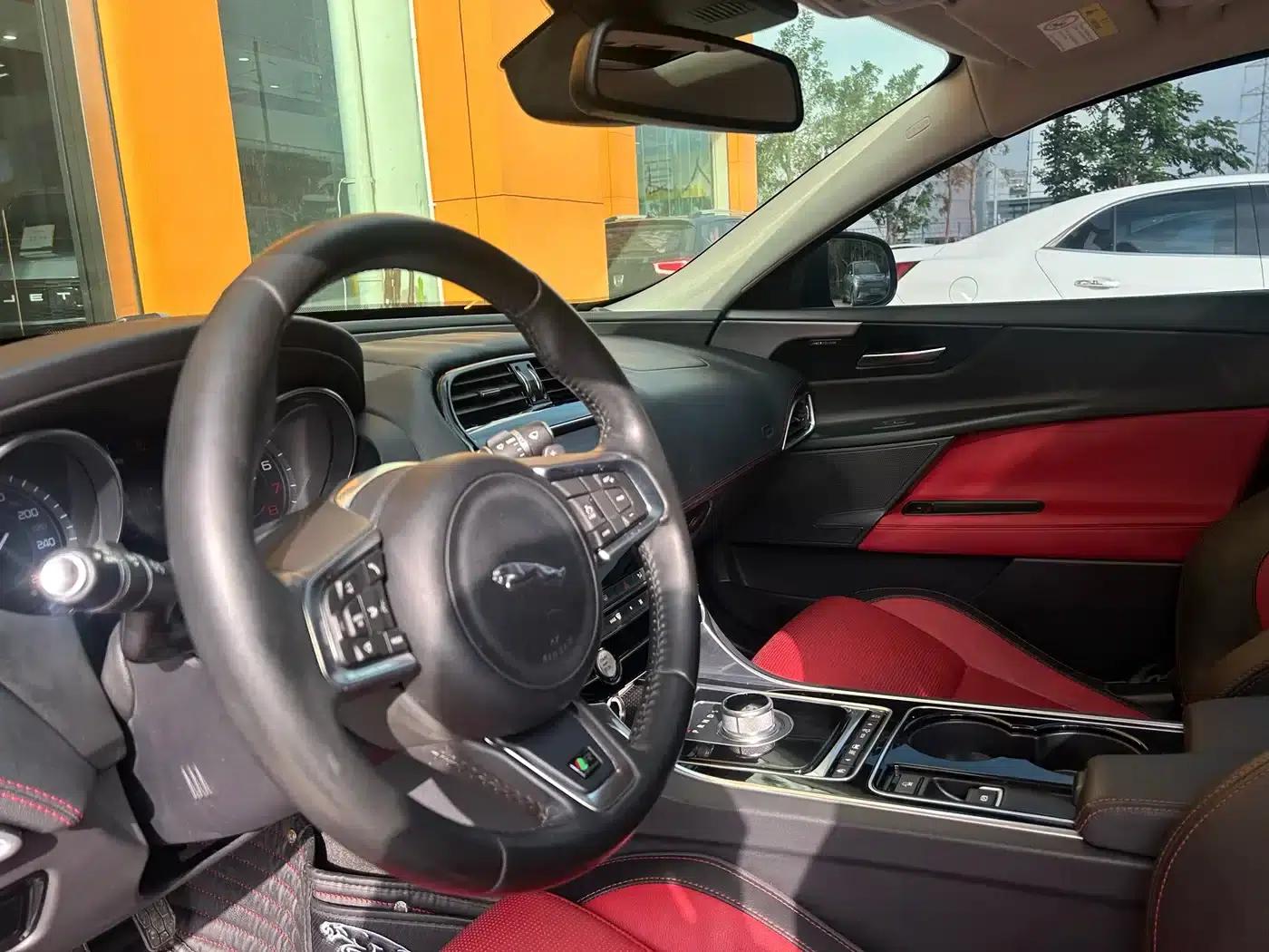 Jaguar XE 2015 2.0T 240PS R-Sport — миниатюра 28