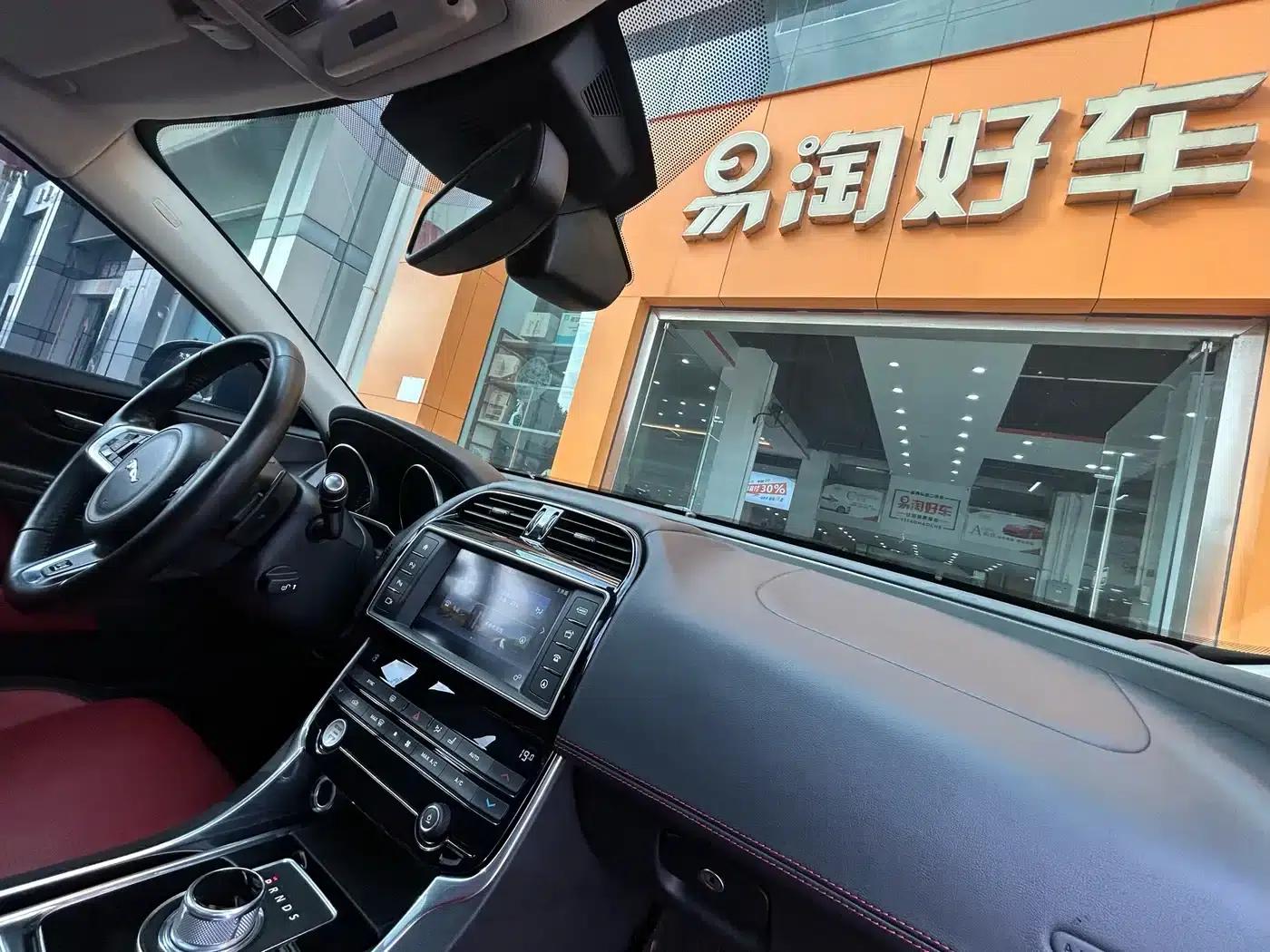 Jaguar XE 2015 2.0T 240PS R-Sport — миниатюра 29