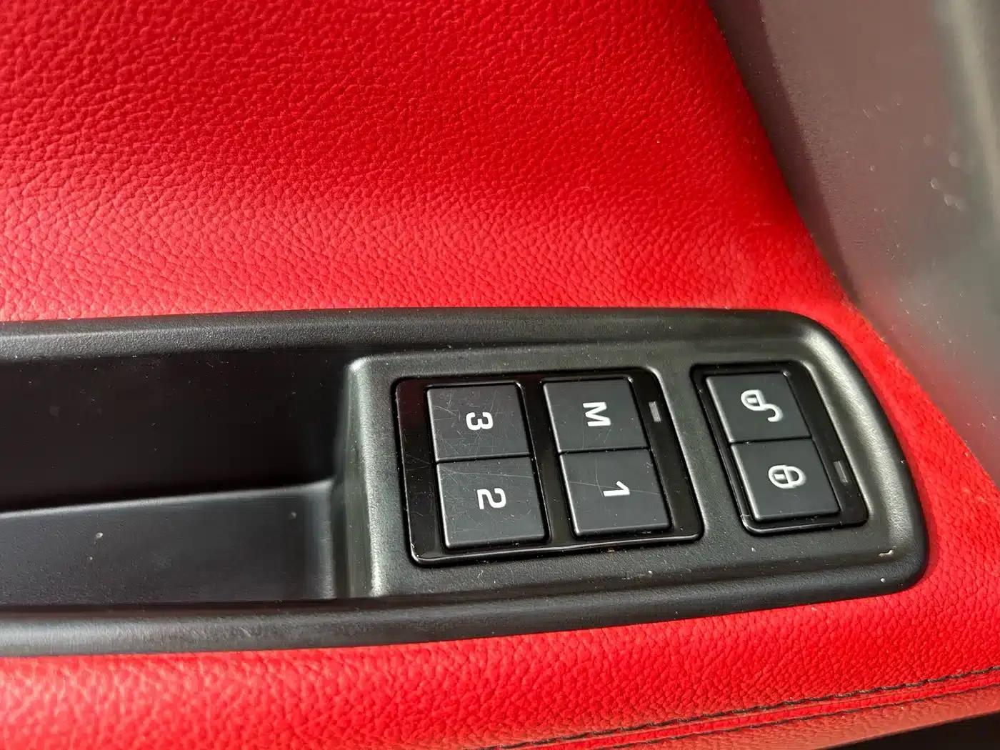 Jaguar XE 2015 2.0T 240PS R-Sport — миниатюра 33