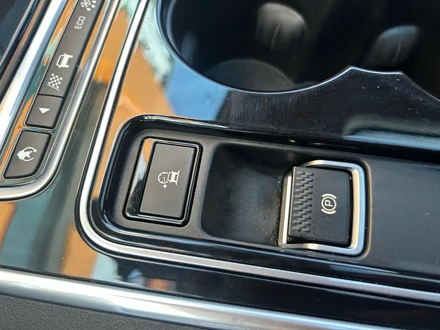 Jaguar XE 2015 2.0T 240PS R-Sport — миниатюра 37