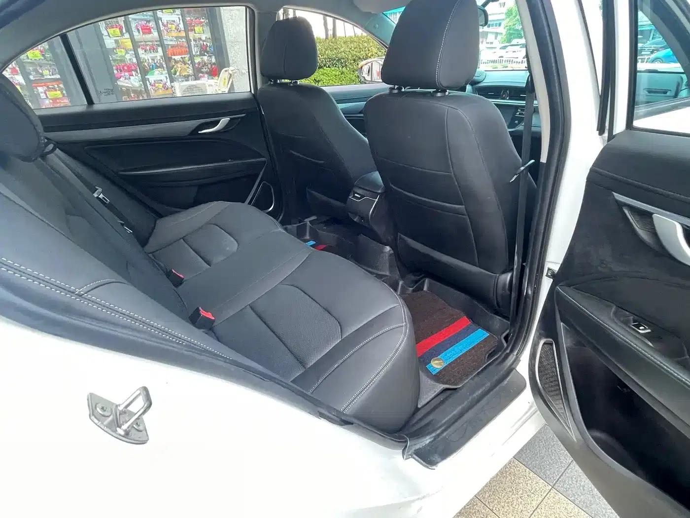 Geely Emgrand EV450 Progressive (2018 Model) — миниатюра 11